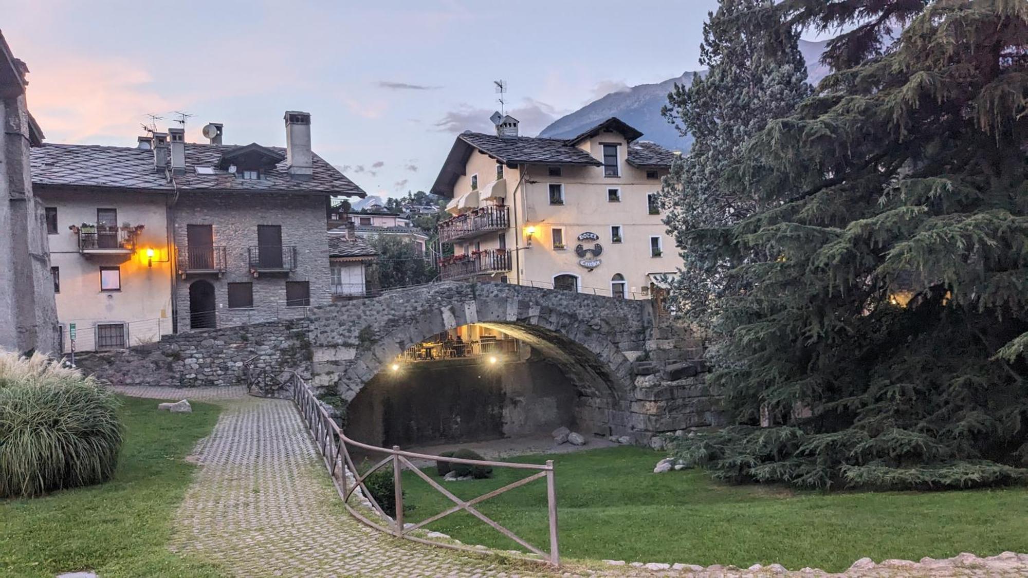 Maison Du Pont Romain Aosta Eksteriør billede